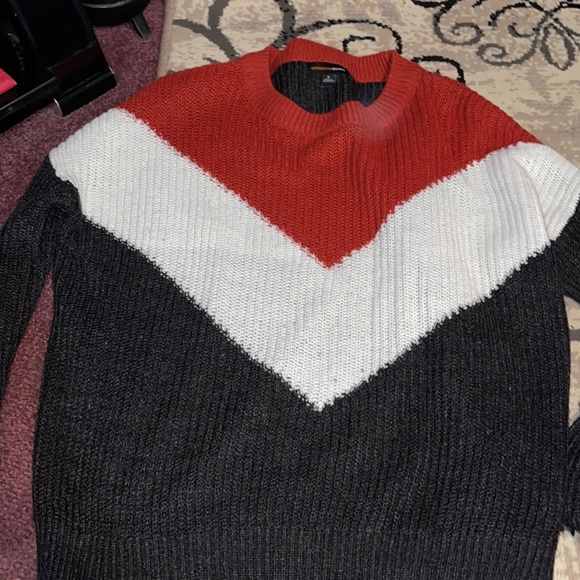 Sweater - Picture 1 of 2